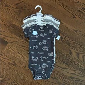 Carter’s onesie set